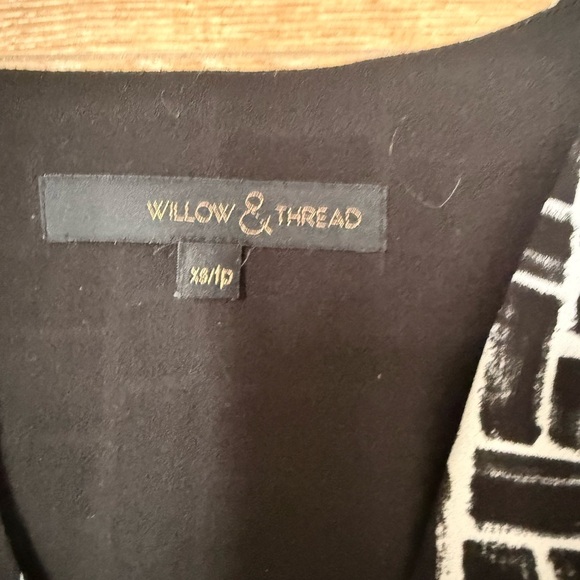 3/$30 - Willow & Thread Chic Black and White Patterned Dress with pockets - Picture 3 of 7
